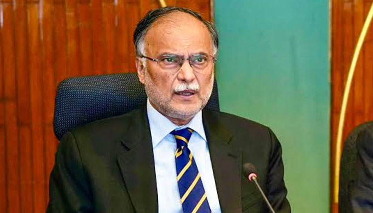 25 نومبر کو پاکستان کا پہلا خلا باز خلائی مشن پر روانہ ہوگا . احسن اقبال