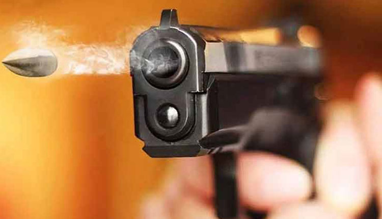 20 روزہ بچی کی ماں گھر میں فائرنگ سے جاں بحق، خودکشی یا ڈکیتی مزاحمت؟ پولیس اور اہل خانہ کے بیانات میں تضاد
